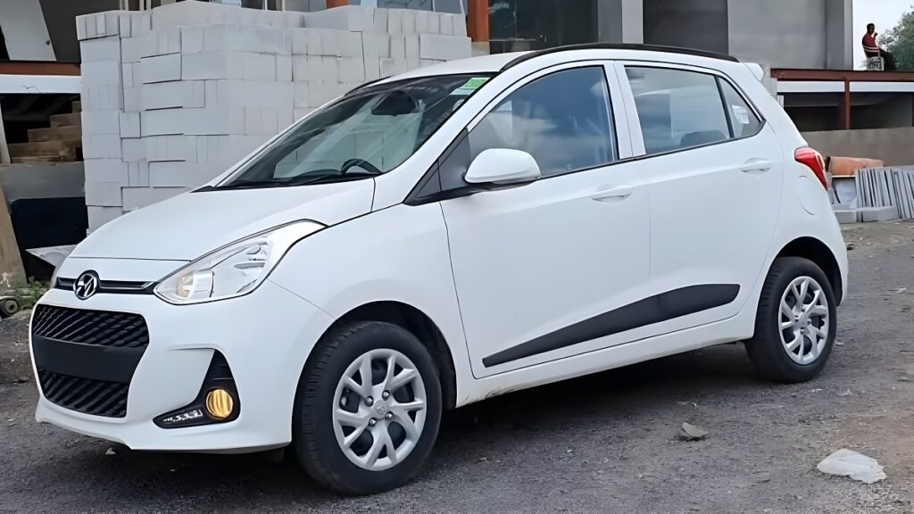 Hyundai Grand i10 Sportz कार को खरीदे मात्र Rs.12,538/ की मंथली EMI में ,देखे कीमत और ON रोड प्राइस क्या है 2 Hyundai Grand i10 Sportz