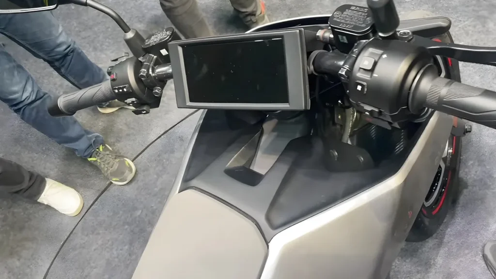 ola electric scooter top speed and range: एक बार चार्ज करो और 151 किलोमीटर की दूरी तक ले जाओ , देखें इसकी टॉप स्पीड और फीचर क्या है 2 ola roadster